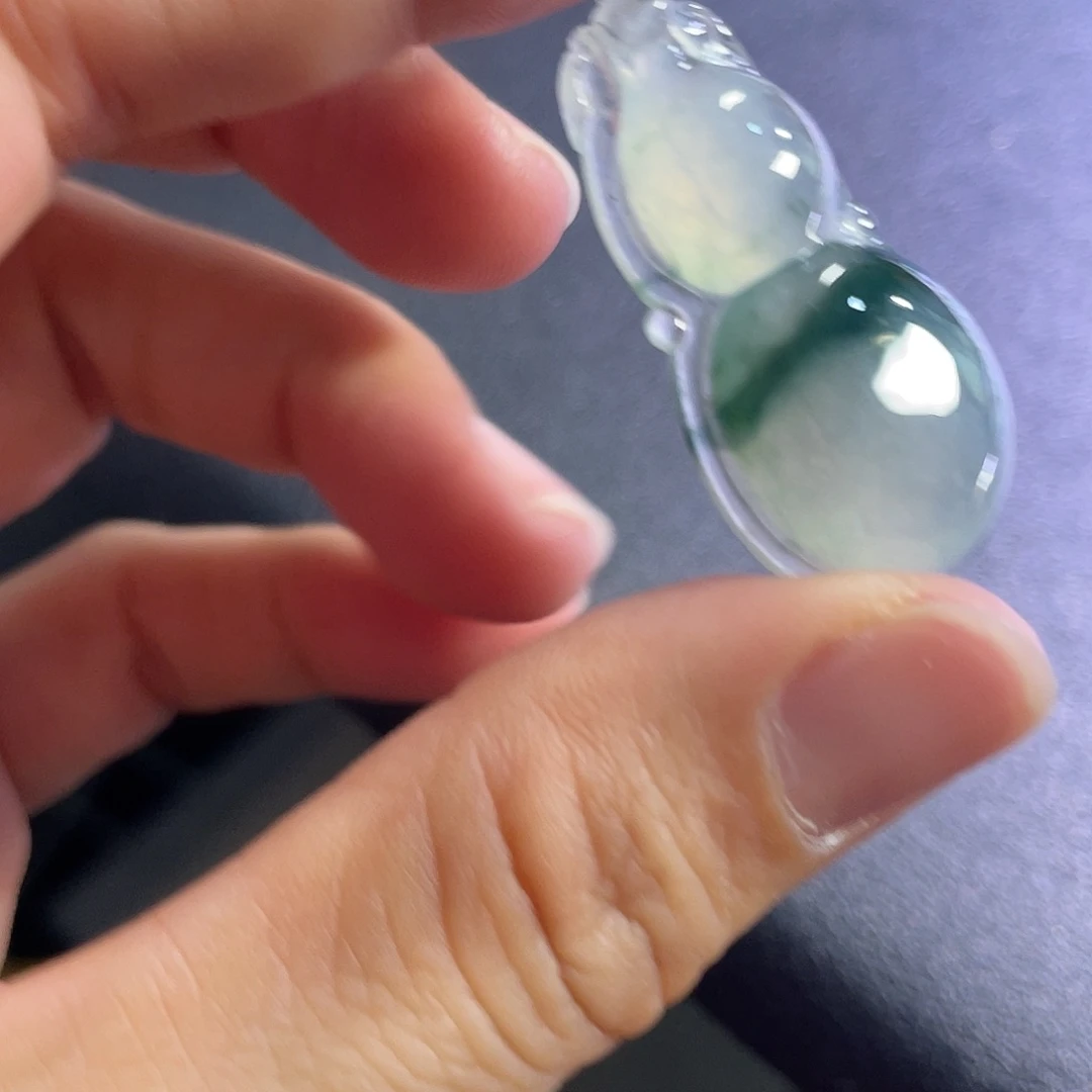 翡翠未镶嵌颈饰葫芦