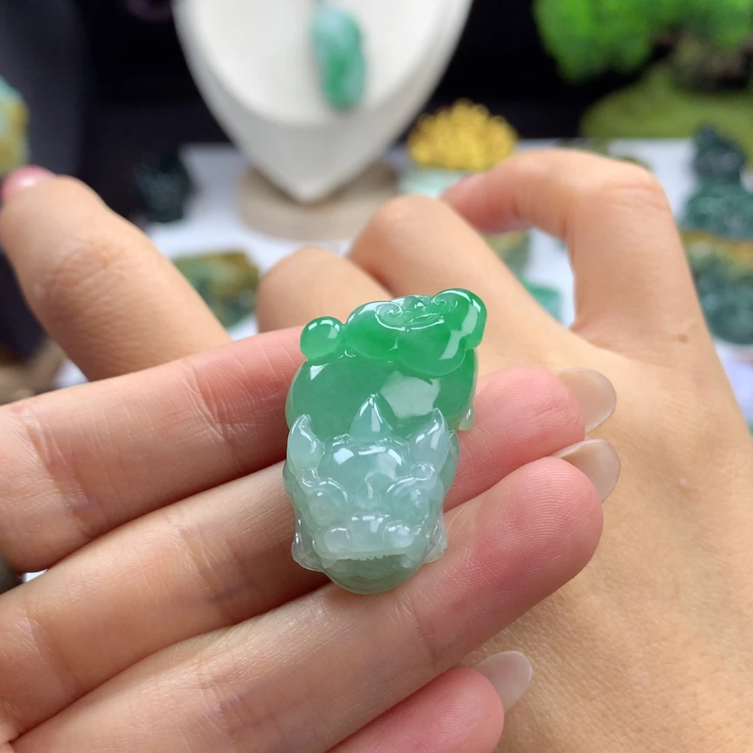 翡翠未镶嵌颈饰A18 阳绿大肚貔貅