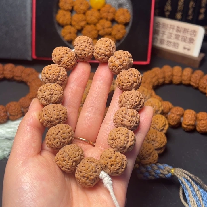 金刚菩提手串爆肉梅花