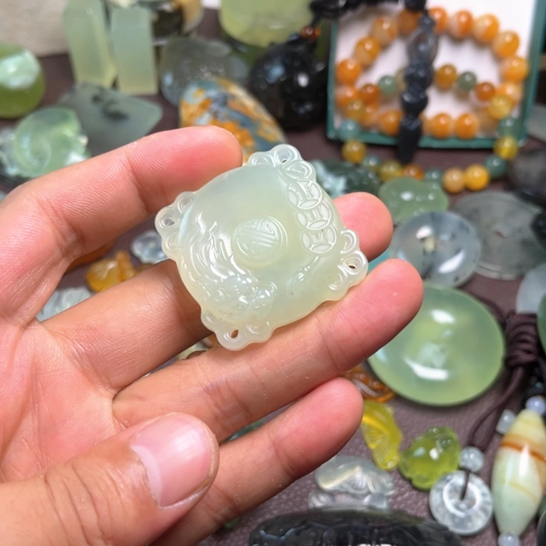 未镶嵌蛇纹石玉颈饰