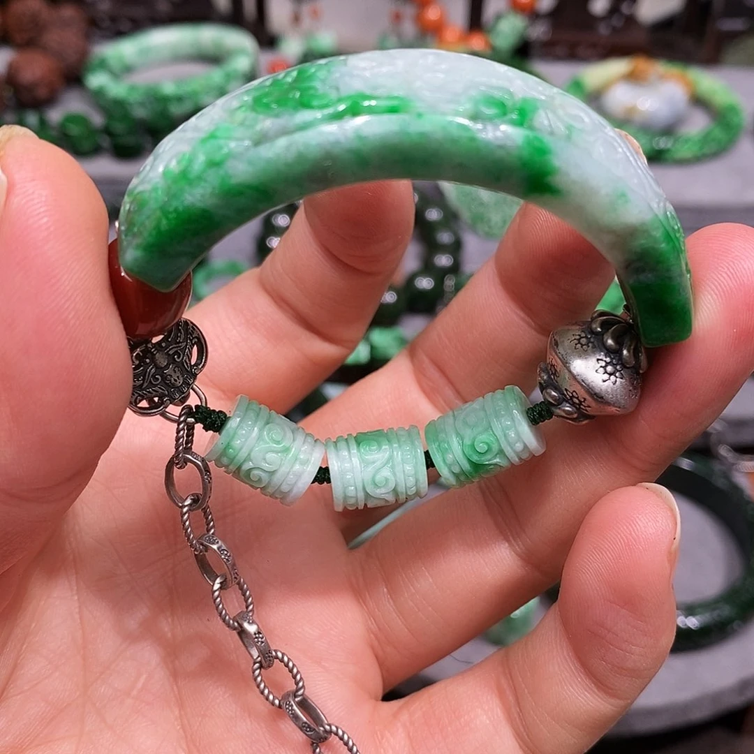 未镶嵌手链翡翠漂亮美眉