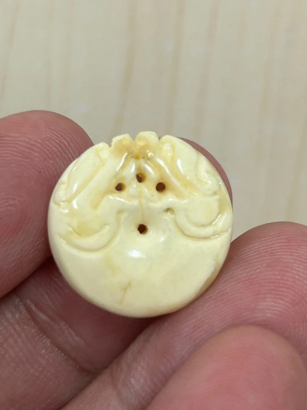 琥珀蜜蜡白蜡小扣子1.31克