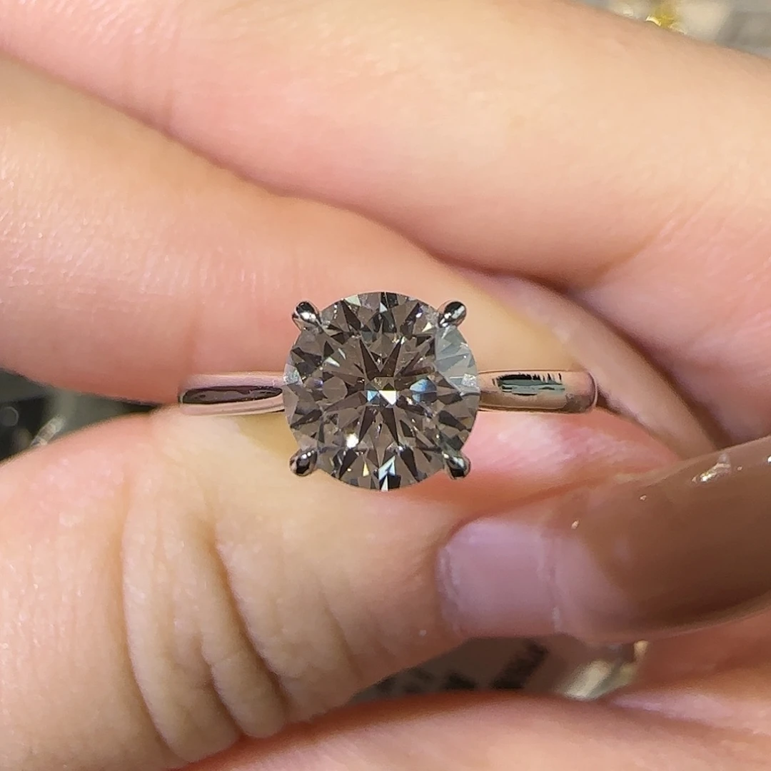 实验室培育钻石铂Pt950镶嵌经典四爪1卡