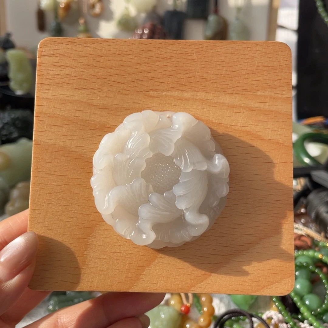 和田玉未镶嵌颈饰白玉牡丹