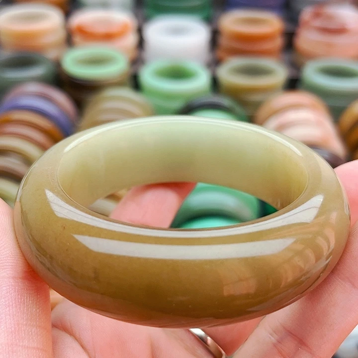 未镶嵌手镯（圆镯）石英质玉