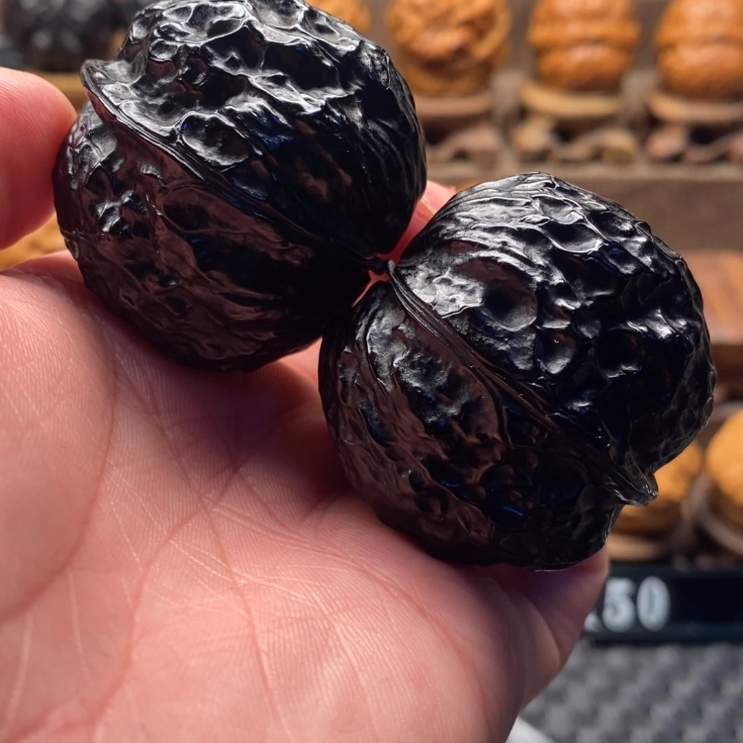 文玩核桃把件铁核桃
