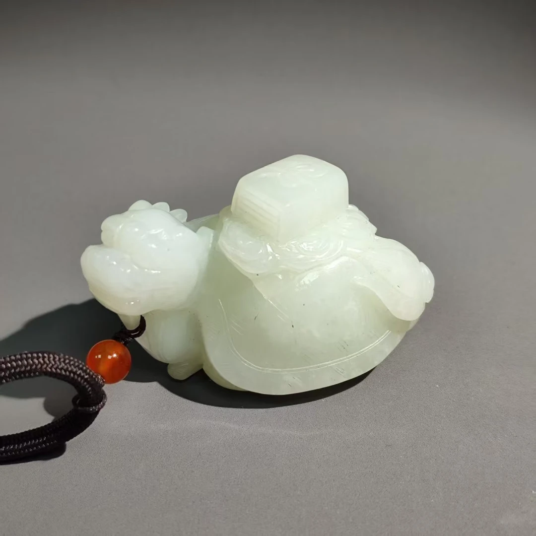 清代和田玉龙龟把件