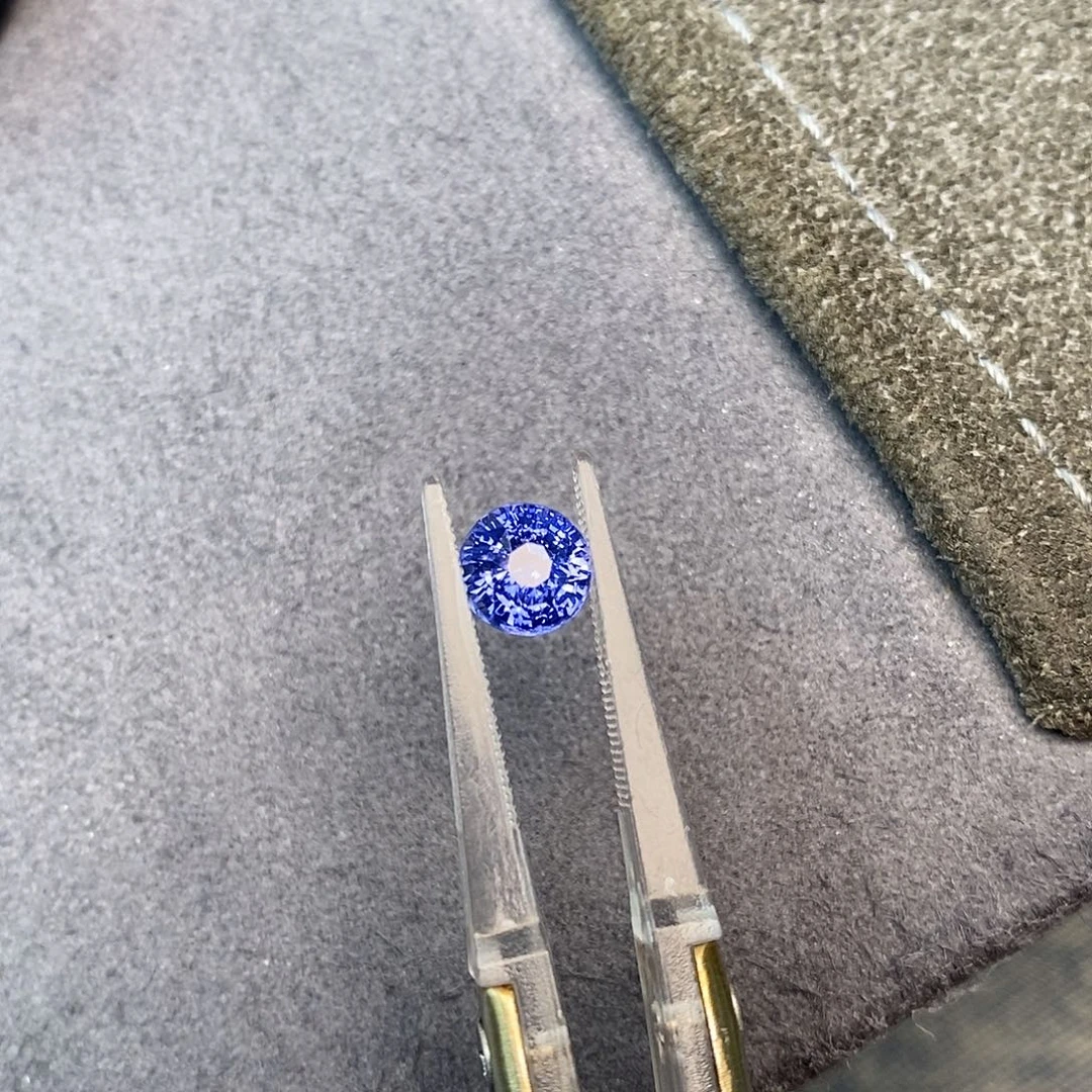 蓝宝石裸石2.05ct 矢车菊