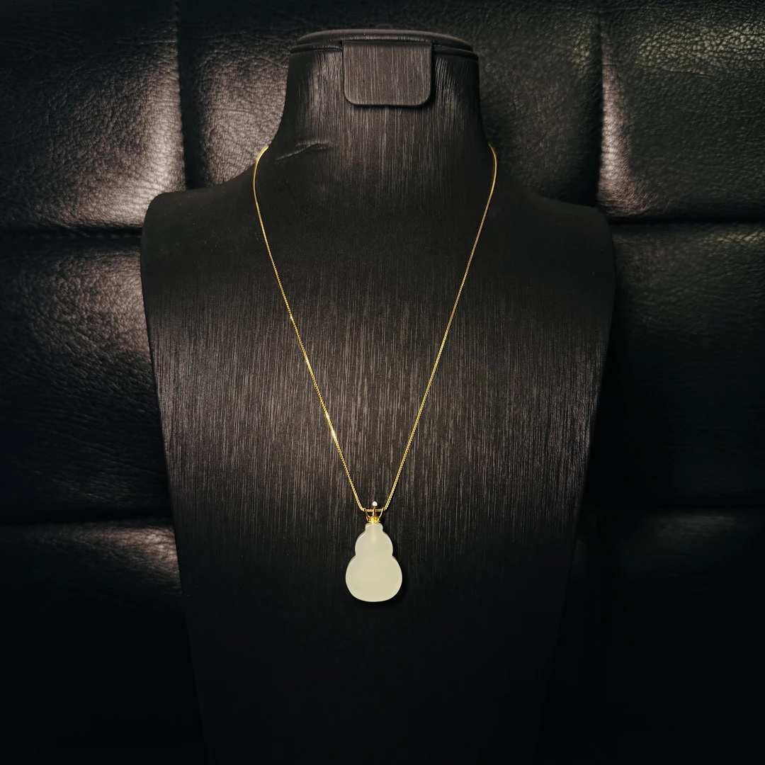 壹屿珠宝 和田玉颈饰（皇冠形扣头）