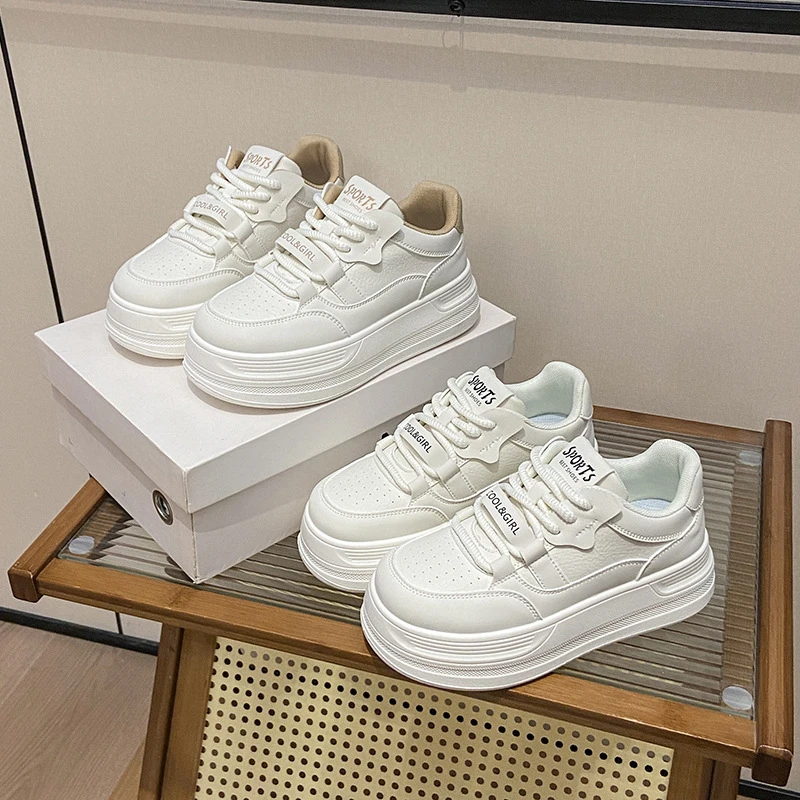 新款秋季高级感时尚百搭厚底小白鞋女鞋小众内增高板鞋休闲运动鞋