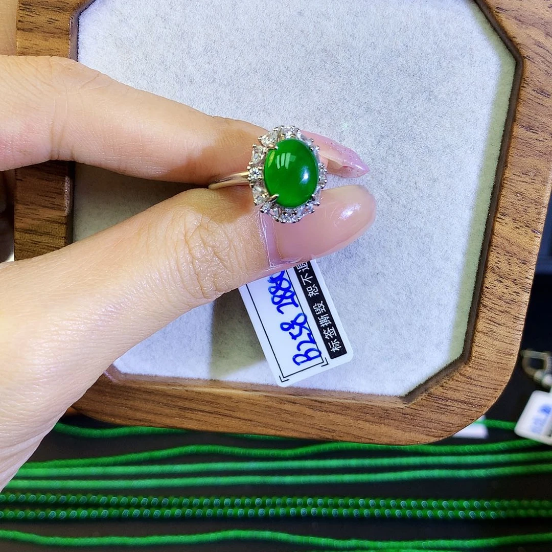翡翠戒指银S925镶嵌天然翡翠戒指