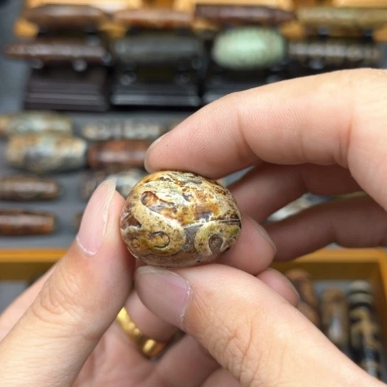 陈***一玛瑙/玉髓颈饰未镶嵌