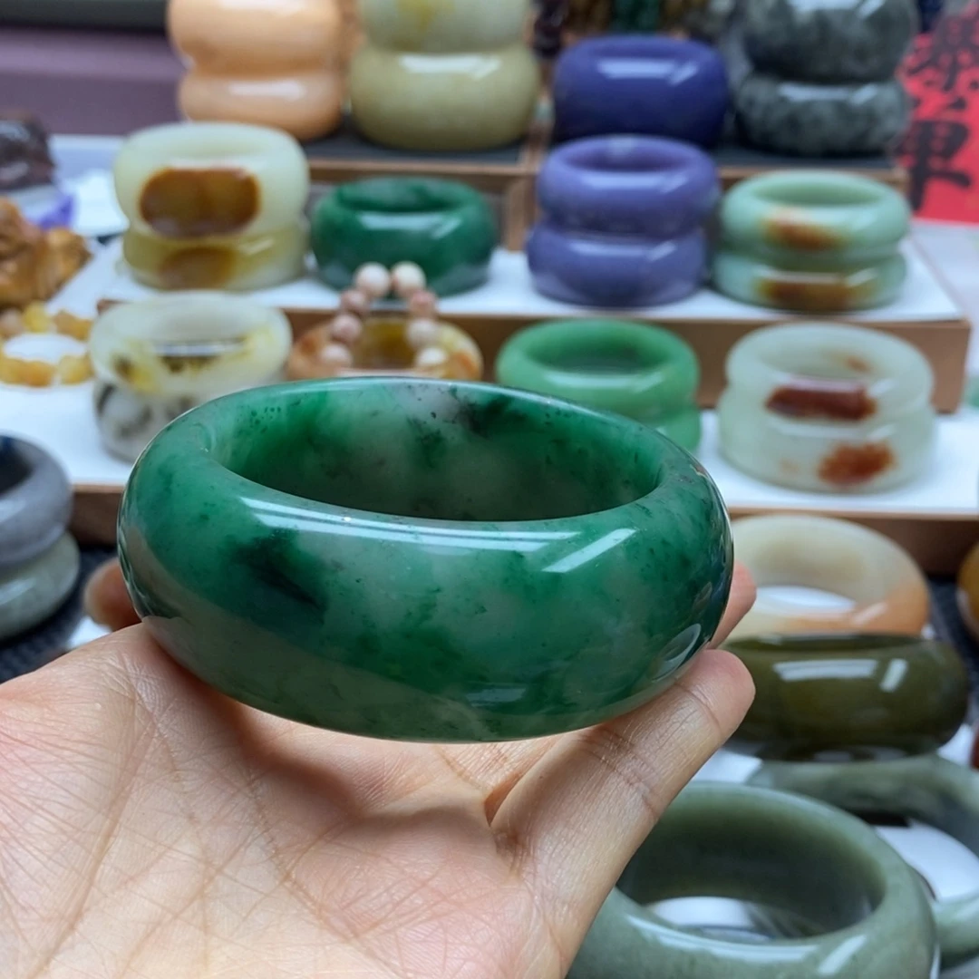 回***走未镶嵌手镯石英岩玉