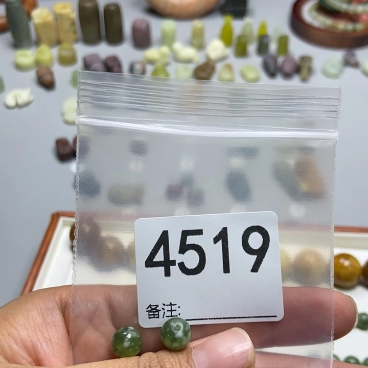 等***吧未镶嵌蛇纹石玉颈饰