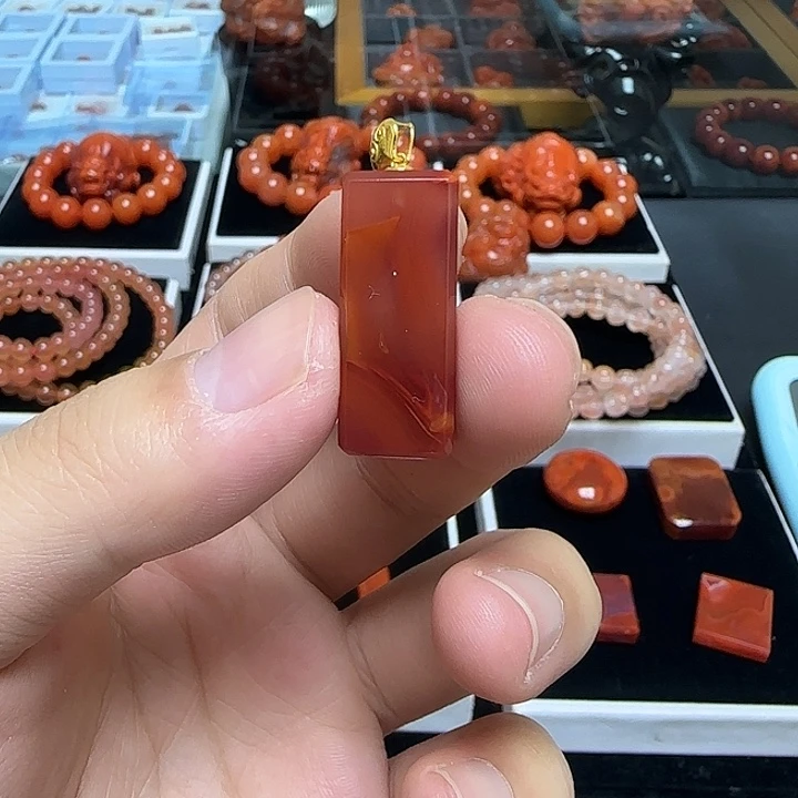 南红玛瑙18K金镶嵌吊坠(不含链)