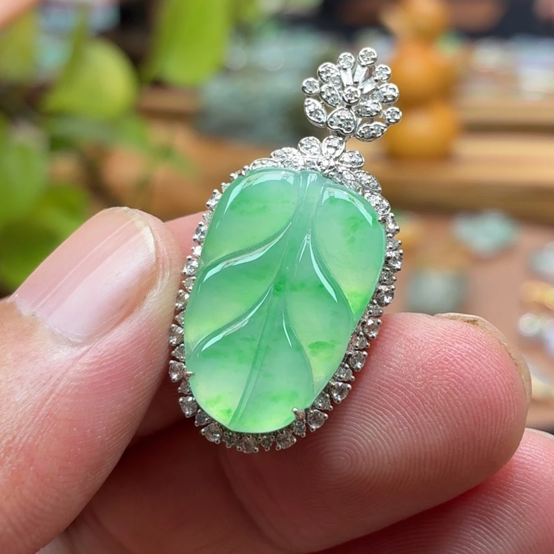 翡翠18K金镶嵌耳饰