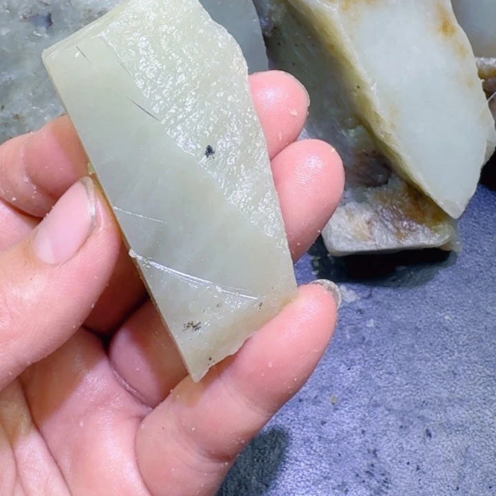 和田玉未镶嵌珠宝半成品