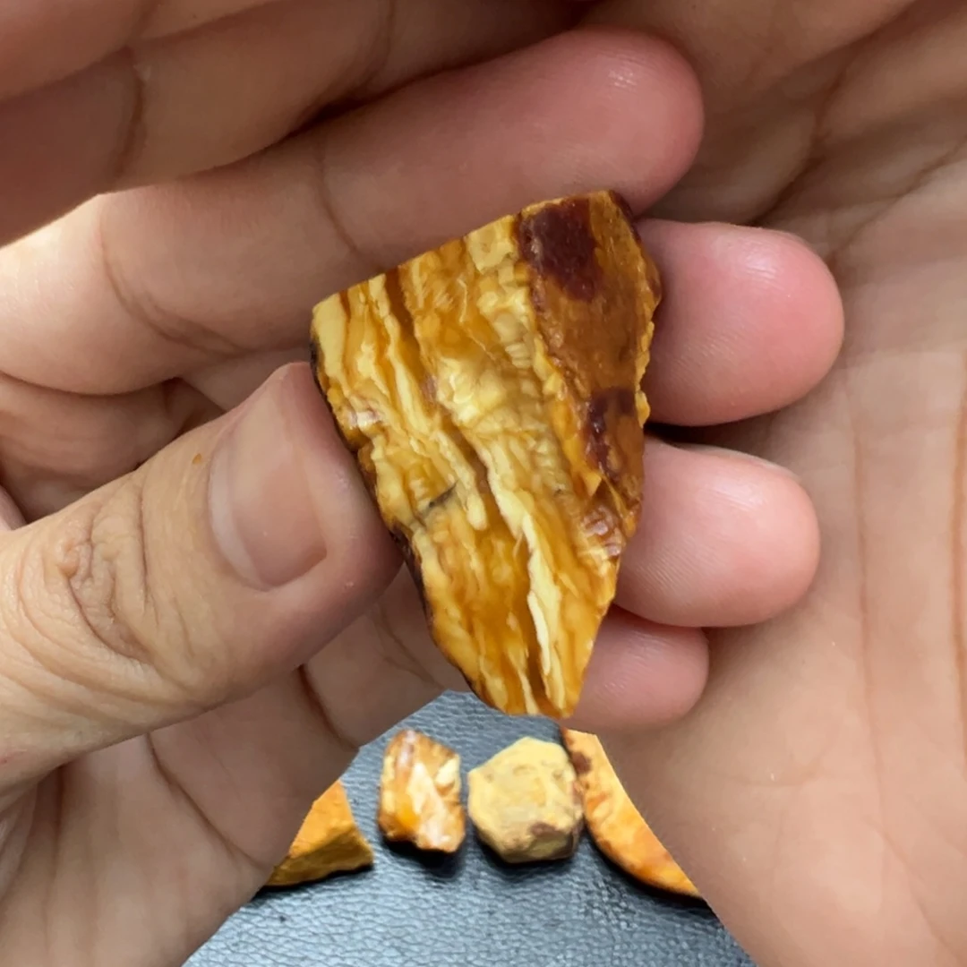 未镶嵌定制琥珀L****?蜜蜡