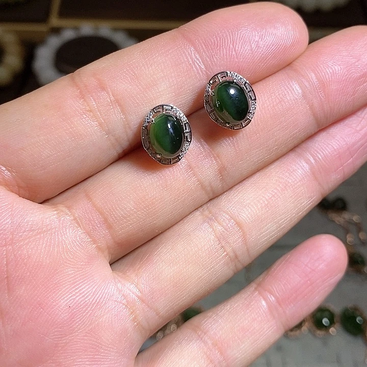 【闪购商品】银S925镶嵌和田玉（碧玉）耳钉