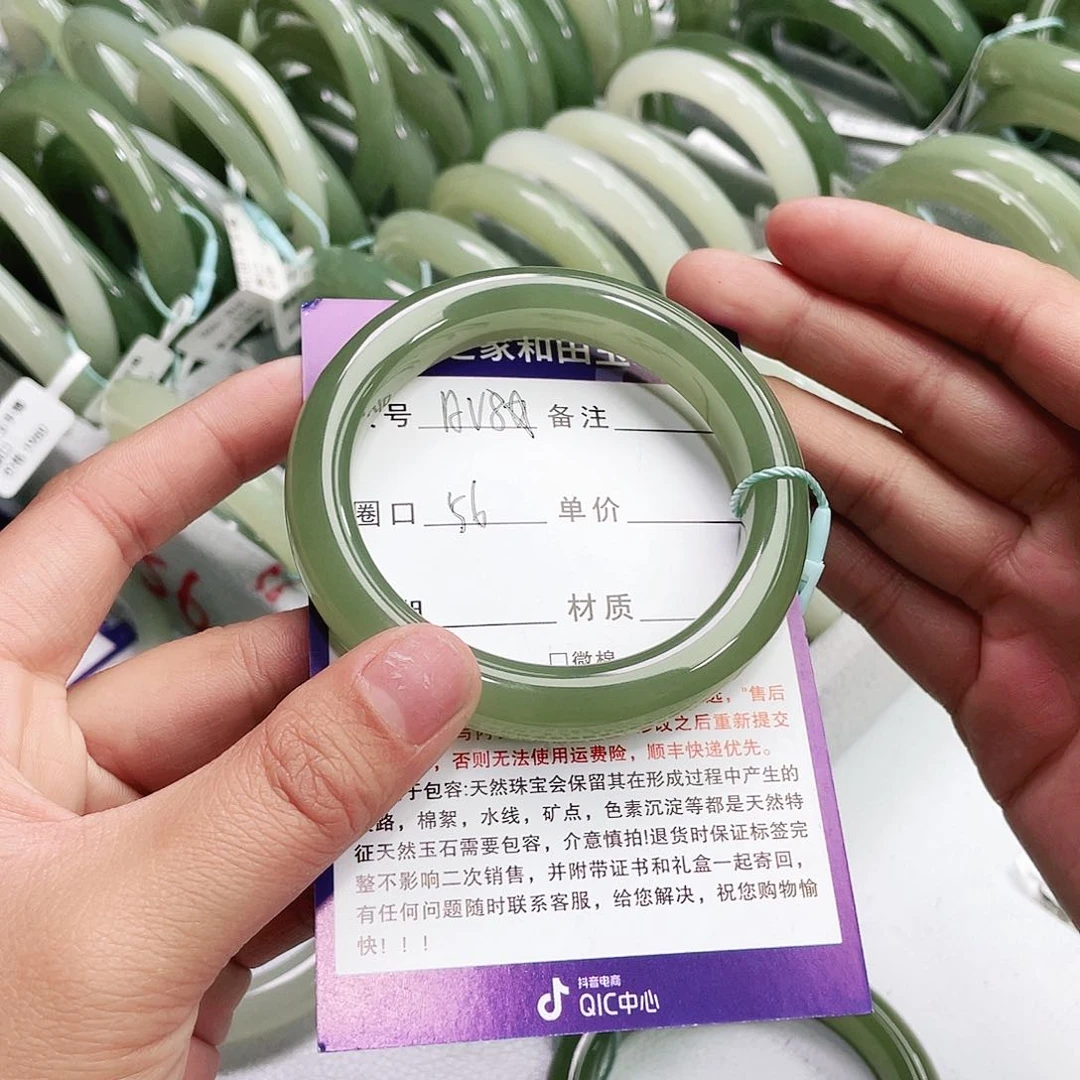 和田玉手镯未镶嵌熙**妈