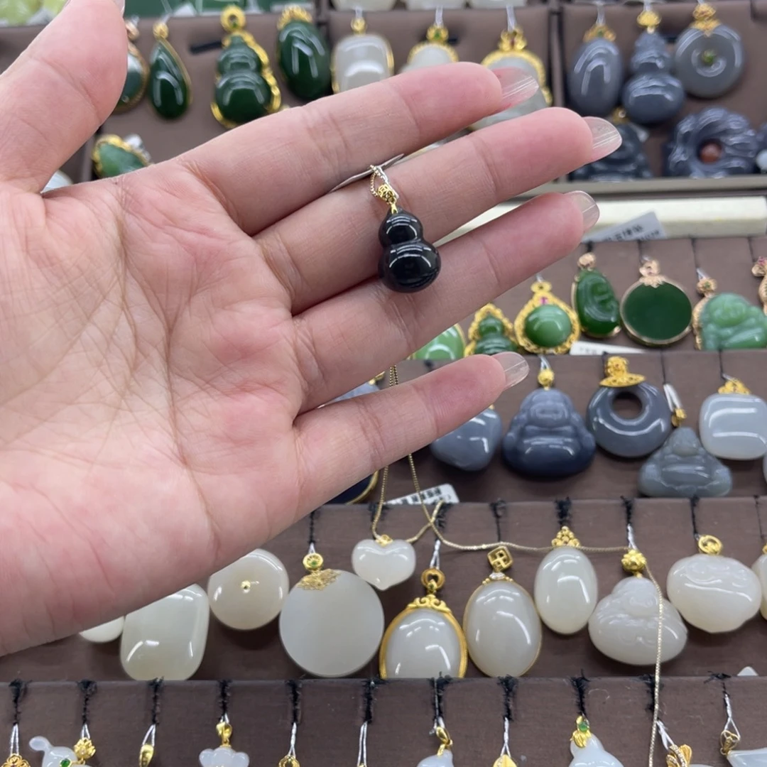 和田玉18K金镶嵌吊坠(赠链)