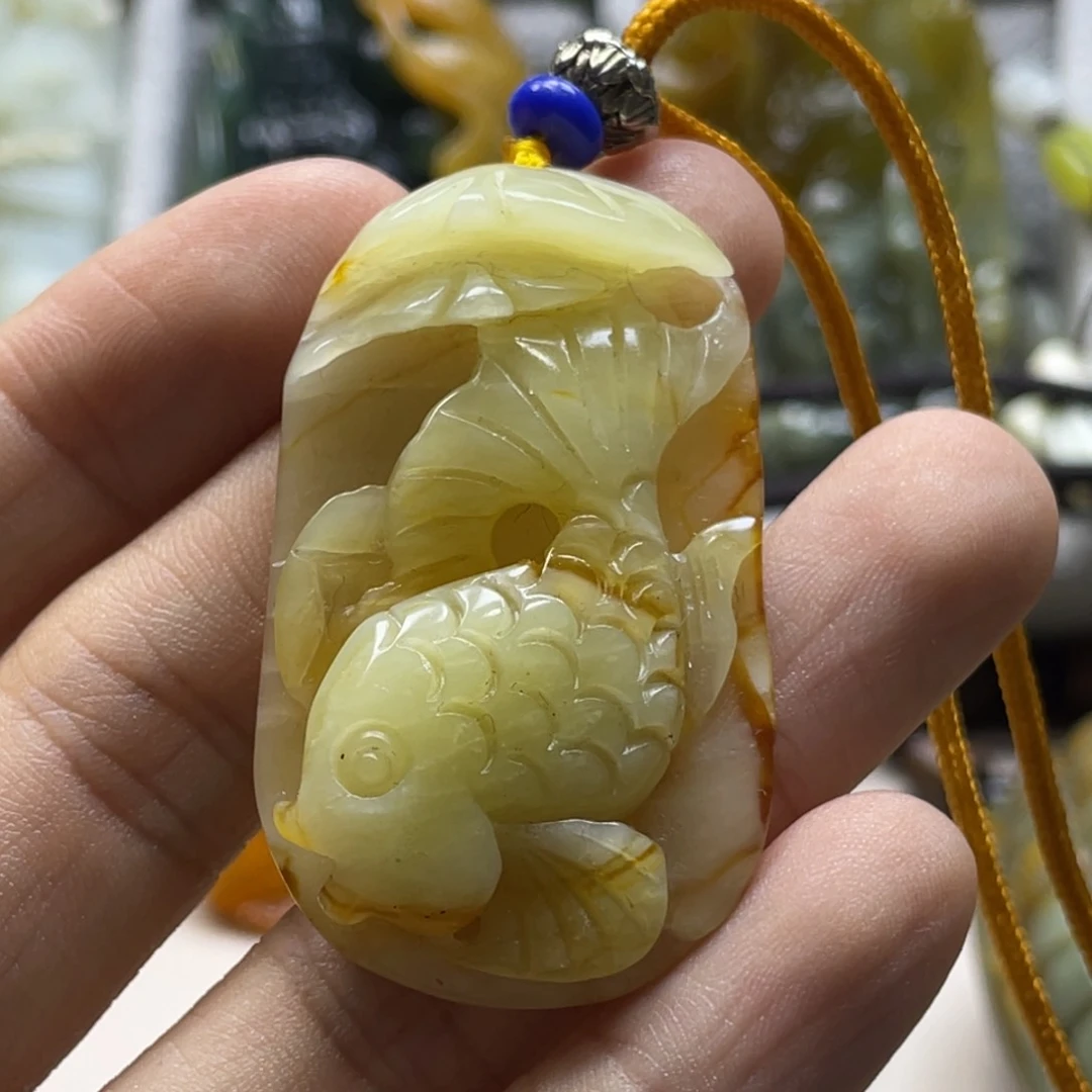 蛇纹石玉颈饰未镶嵌