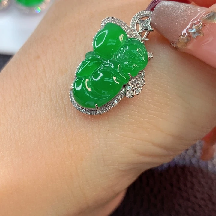 翡翠颈饰18K金镶嵌翡翠