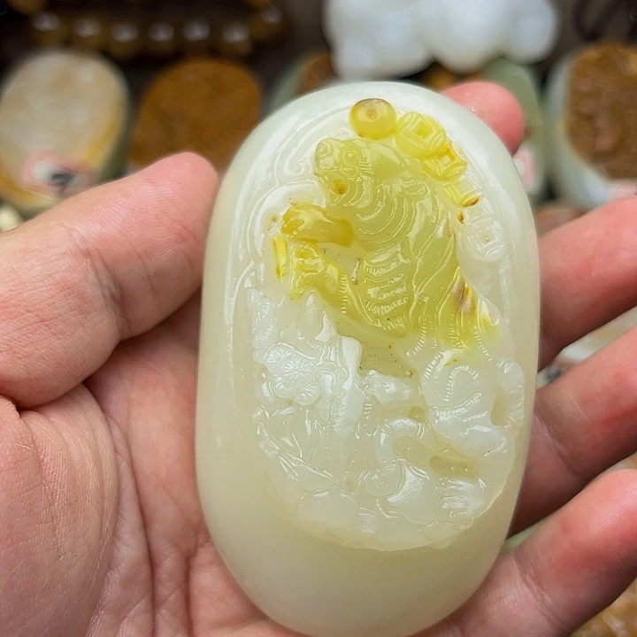 胖***文石材方解石手把件