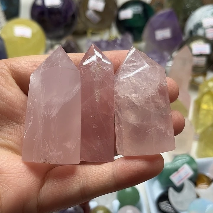 水晶珠宝半成品未镶嵌126克粉水晶柱