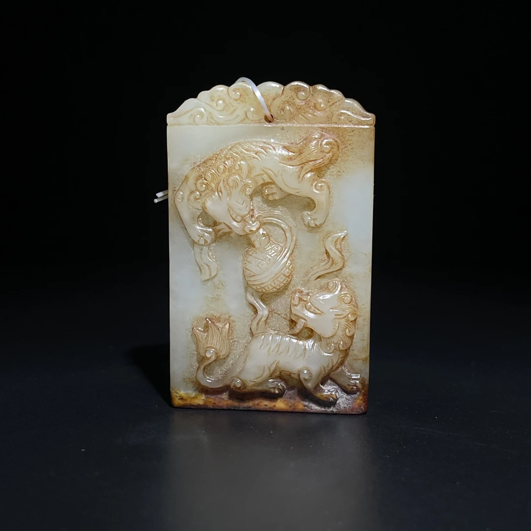 臻藏（8a）狮子滚绣球玉牌2509160005