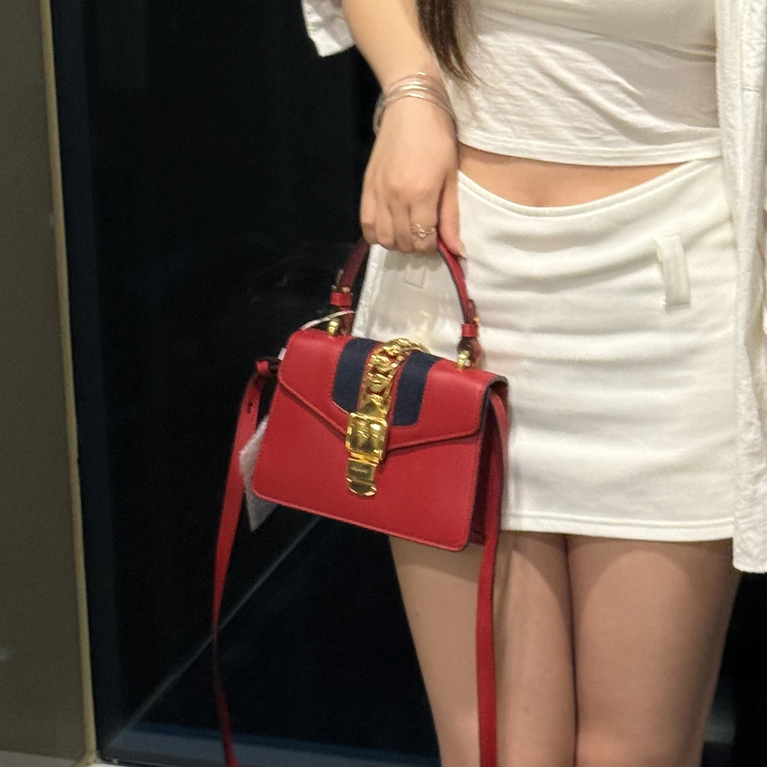 95新 GUCCI/古驰 古驰塞尔维亚小号手提斜挎包/11902639