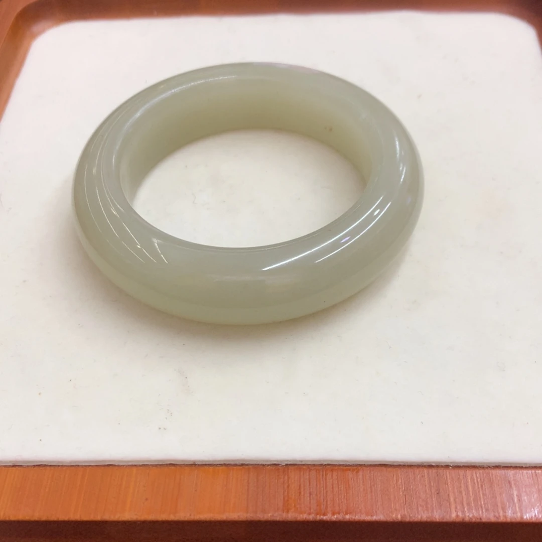 石英质玉未镶嵌手镯