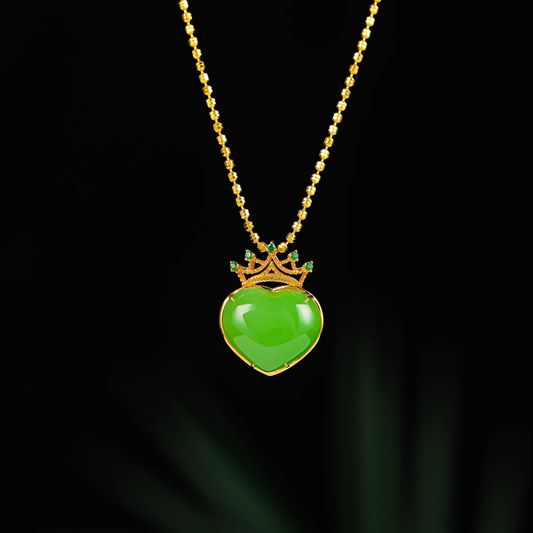 18K金镶嵌12*14mm苹果绿皇冠爱心HNZ10768