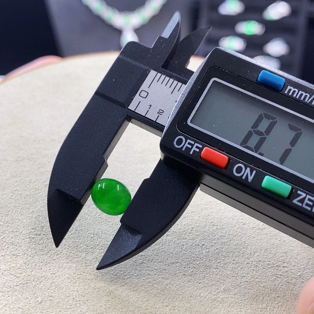 散珠翡翠浓阳绿蛋面