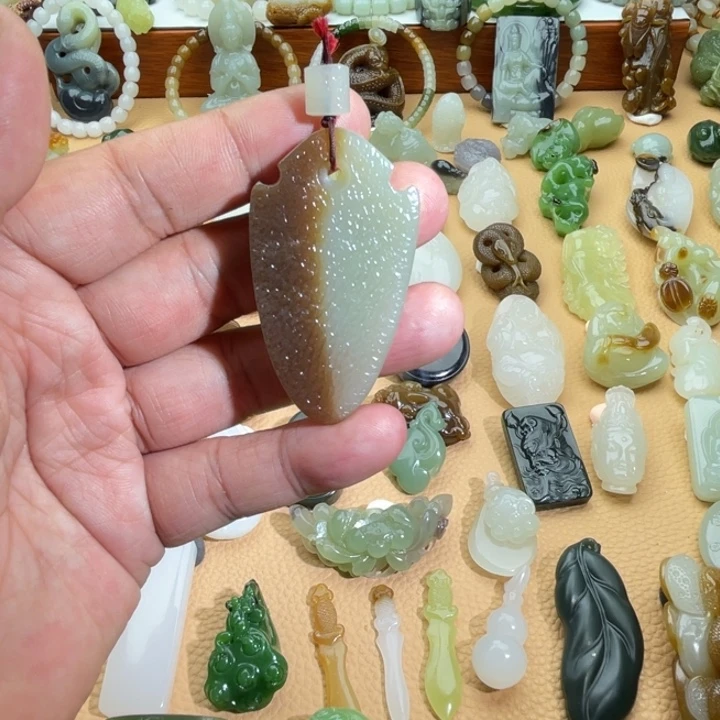 和田玉（糖玉）颈饰未镶嵌定制款