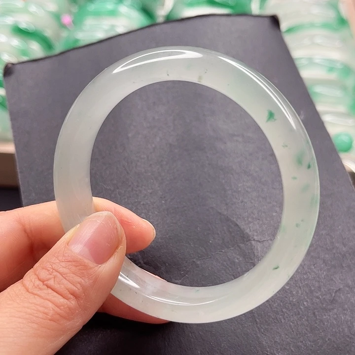 未镶嵌手镯石英质玉