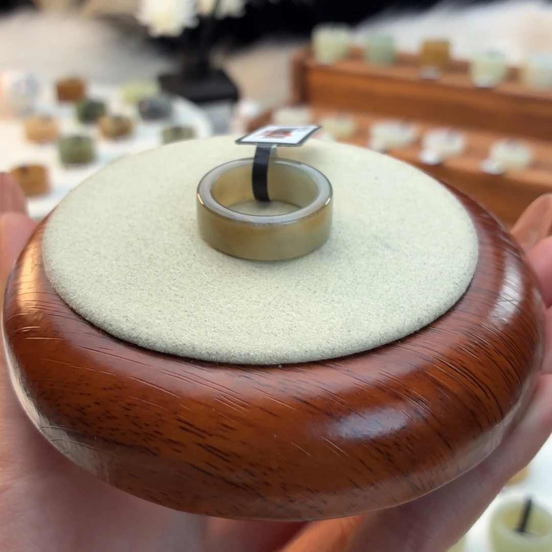 和田玉未镶嵌戒指高级灰飘糖圆切18.3mmj3