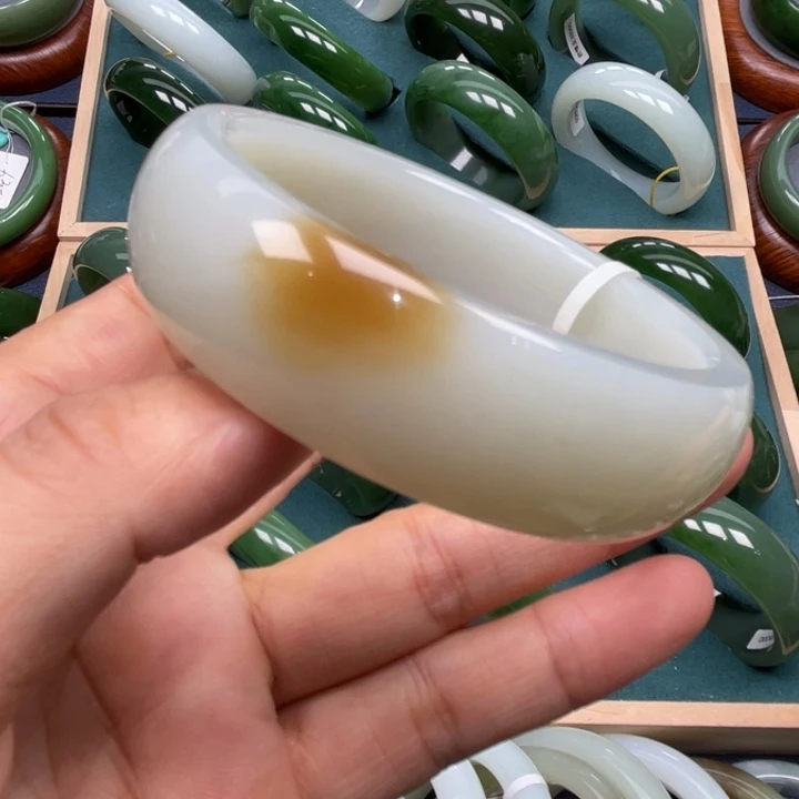 未镶嵌手镯和田玉