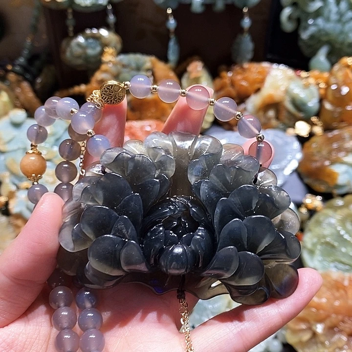 岫玉未镶嵌毛衣链丽****?