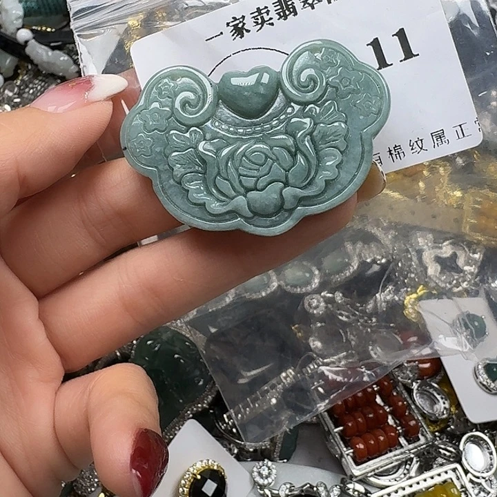 翡翠颈饰未镶嵌翡翠吊坠