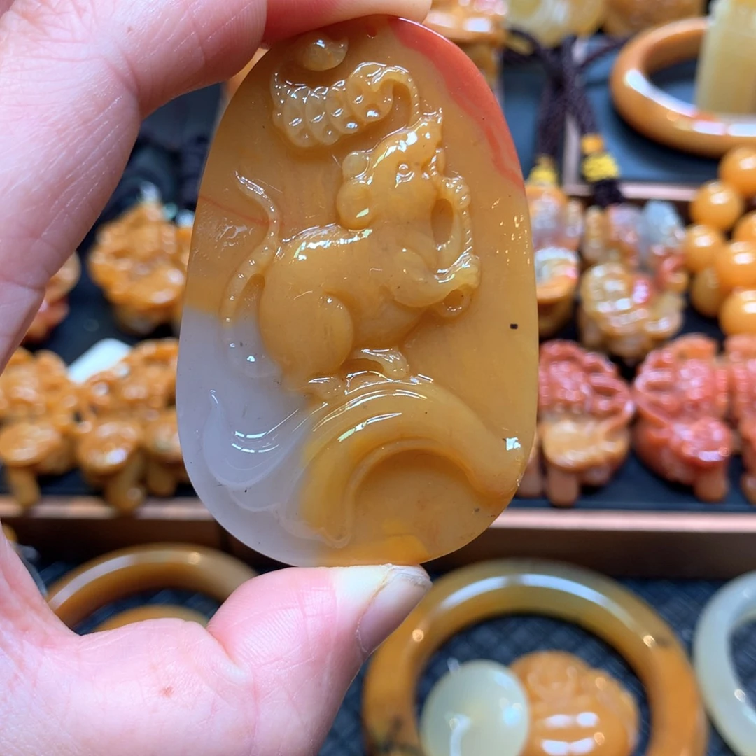 石英质玉（黄龙玉）未镶嵌挂件
