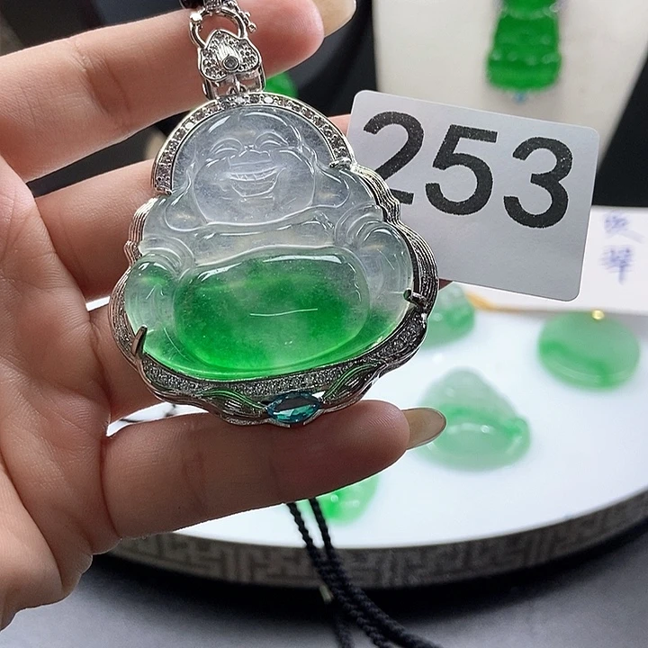 翡翠未镶嵌吊坠(赠链)