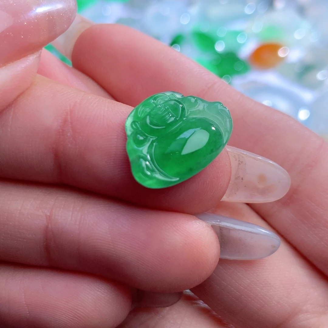 翡翠未镶嵌颈饰缅甸