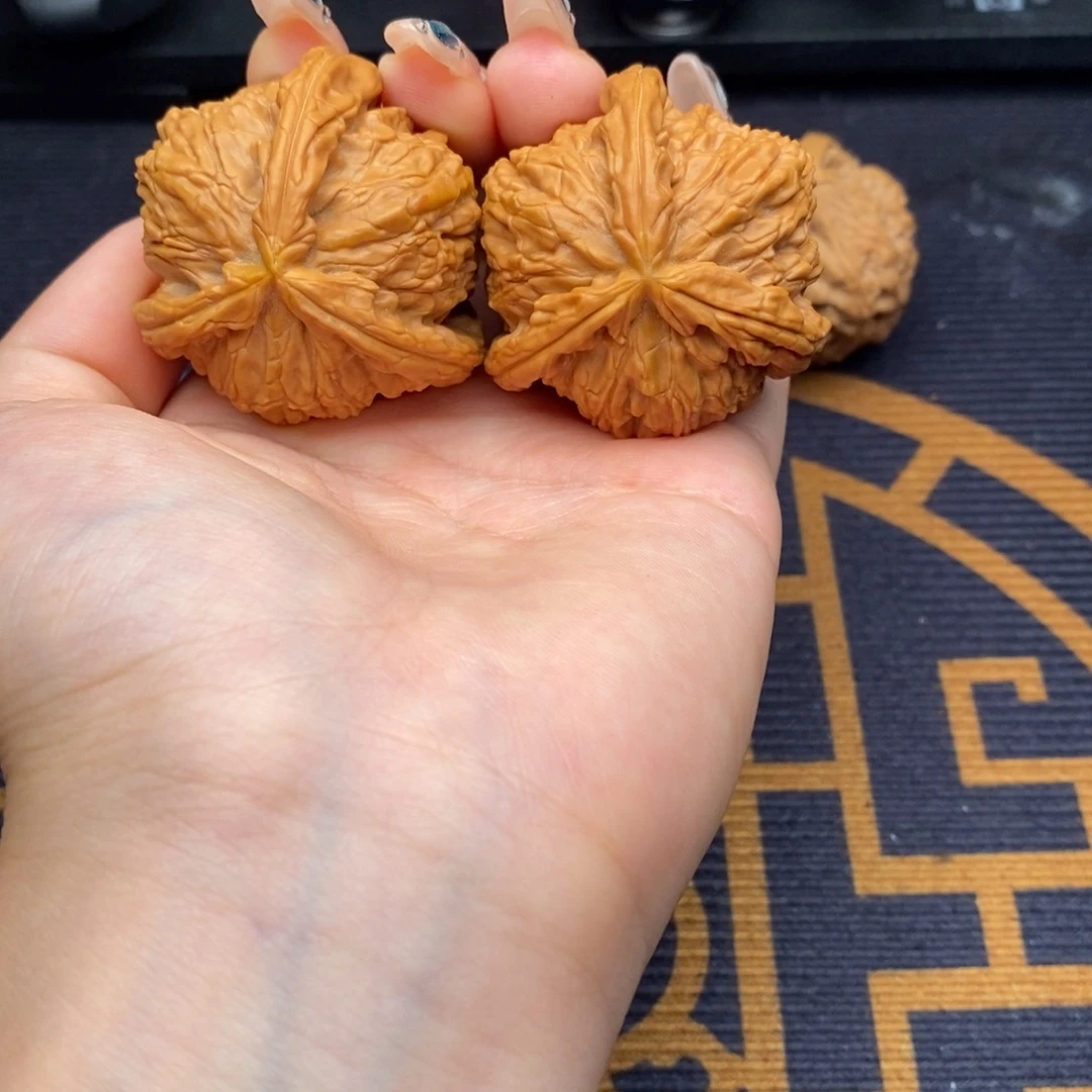 左***跳文玩核桃吊坠白狮子