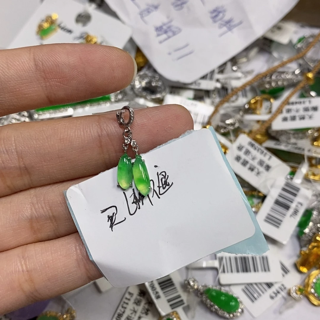 【闪购商品】颈饰18K金镶嵌翡翠豆****麻吊坠
