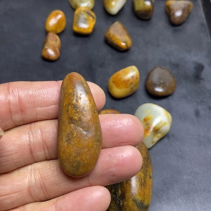 名***剑和田玉（糖玉）未镶嵌珠宝奇石