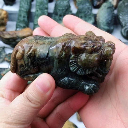 未镶嵌岫岩河磨玉（透闪石质玉）把件