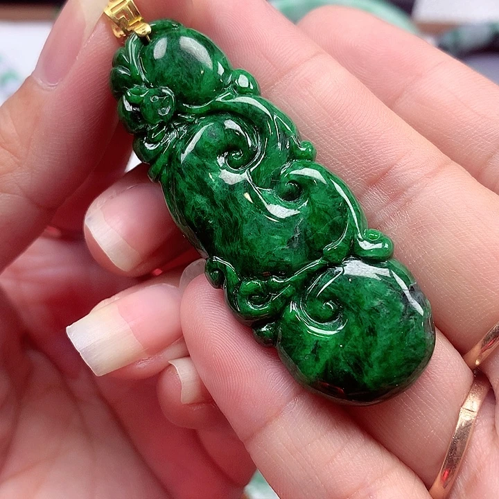 翡翠18K金镶嵌颈饰翡翠