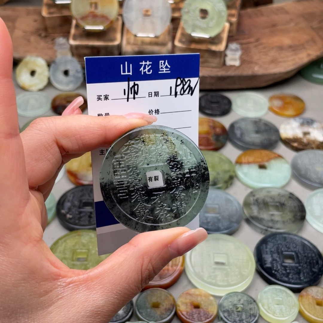 蛇纹石玉颈饰未镶嵌不****城