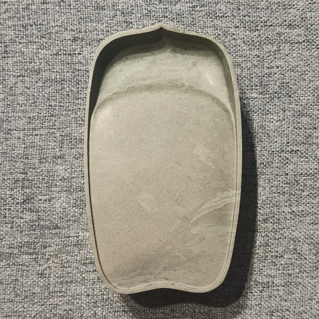 甘肃洮砚，水泉莲瓣砚，尺寸10.2*6*2.9厘米